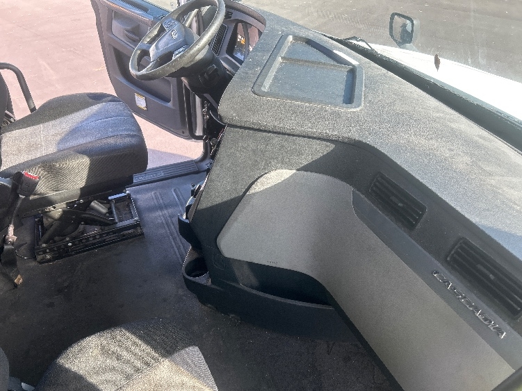 Used 2019 Freightliner Cascadia - photo 17