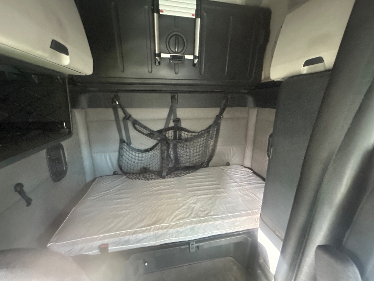Used 2019 Freightliner Cascadia - photo 18