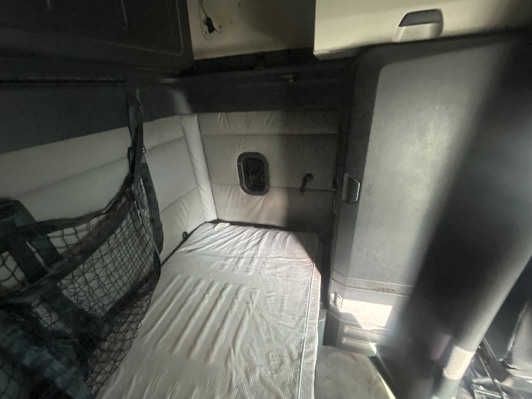 Used 2019 Freightliner Cascadia - photo 20