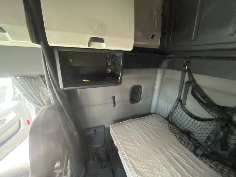 Used 2019 Freightliner Cascadia - photo 21