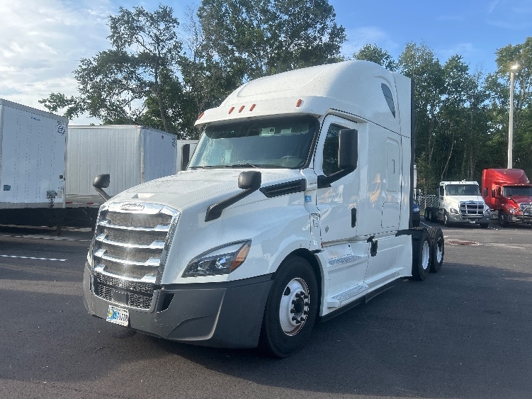 Used 2019 Freightliner Cascadia - photo 5