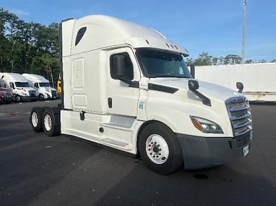Used 2019 Freightliner Cascadia Detroit DD15AT Semi Truck with Sleeper Cab for sale #228869 - photo 1