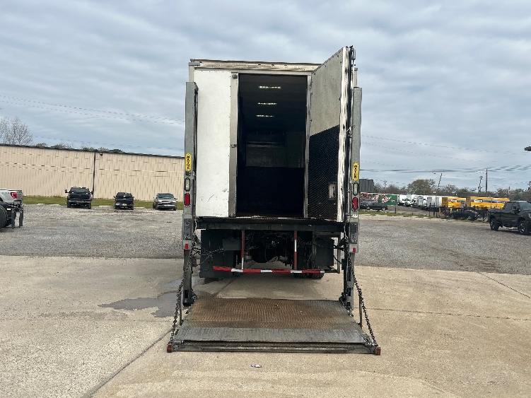 Used 2019 Freightliner M2 106 - photo 11