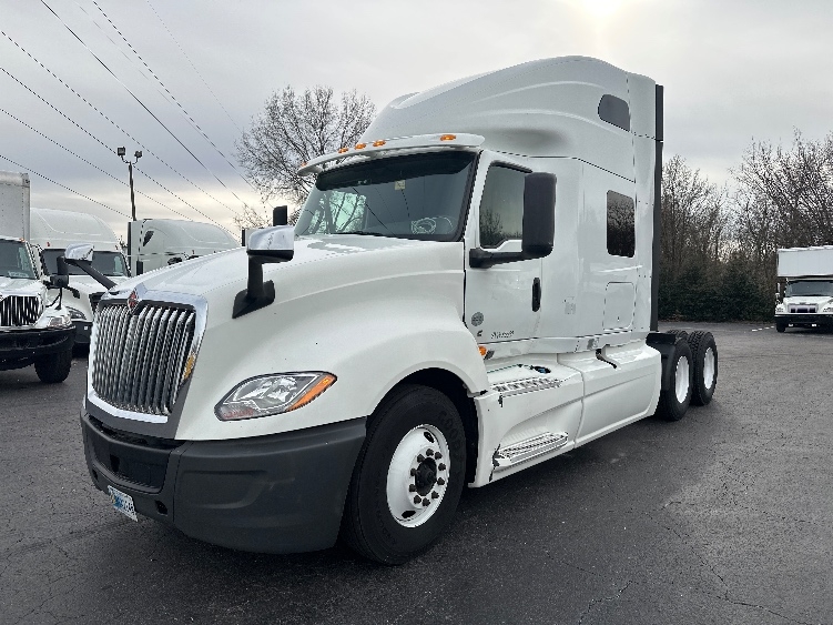 Used 2019 International LT - photo 5