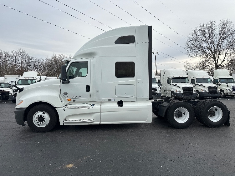 Used 2019 International LT - photo 6