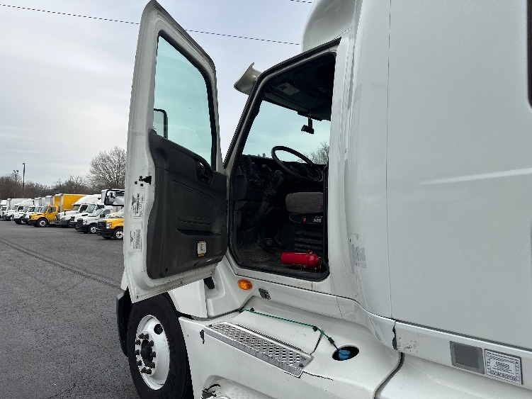 Used 2019 International LT - photo 11