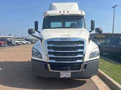 Used 2019 Freightliner Cascadia Detroit DD13 Semi Truck for sale #229407 - photo 2