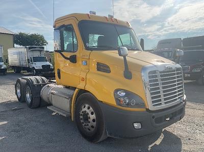 Used 2019 Freightliner Cascadia - photo 1