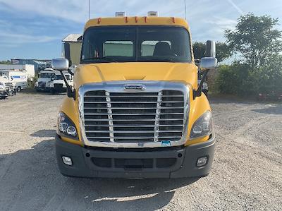 Used 2019 Freightliner Cascadia - photo 1
