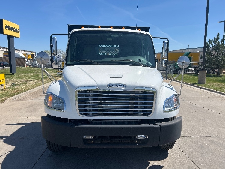 Used 2019 Freightliner M2 106 - photo 2