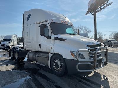 Used 2019 Freightliner Cascadia - photo 1