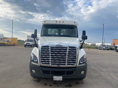 Used 2019 Freightliner Cascadia Detroit DD15AT Semi Truck for sale #230342 - photo 2