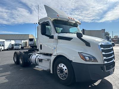 Used 2019 Freightliner Cascadia - photo 1