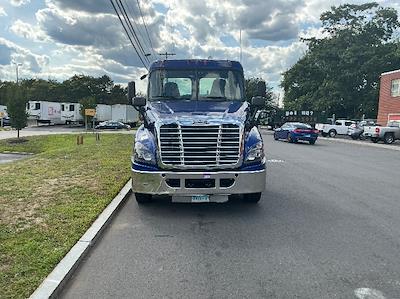 Used 2019 Freightliner Cascadia Detroit DD13 Semi Truck for sale #231000 - photo 2