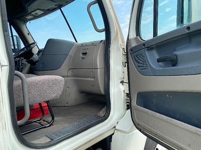 Used 2019 Freightliner Cascadia - photo 1