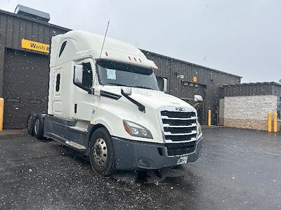 Used 2019 Freightliner Cascadia Detroit DD15AT Semi Truck with Sleeper Cab for sale #232196 - photo 1
