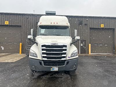 Used 2019 Freightliner Cascadia Detroit DD15AT Semi Truck with Sleeper Cab for sale #232196 - photo 2