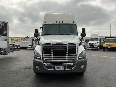 Used 2019 Freightliner Cascadia Detroit DD15AT Semi Truck with Sleeper Cab for sale #232794 - photo 2