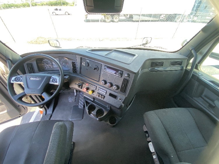 Used 2024 Freightliner Cascadia - photo 14