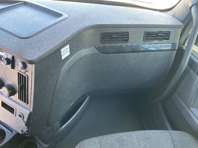 Used 2024 Freightliner Cascadia - photo 16