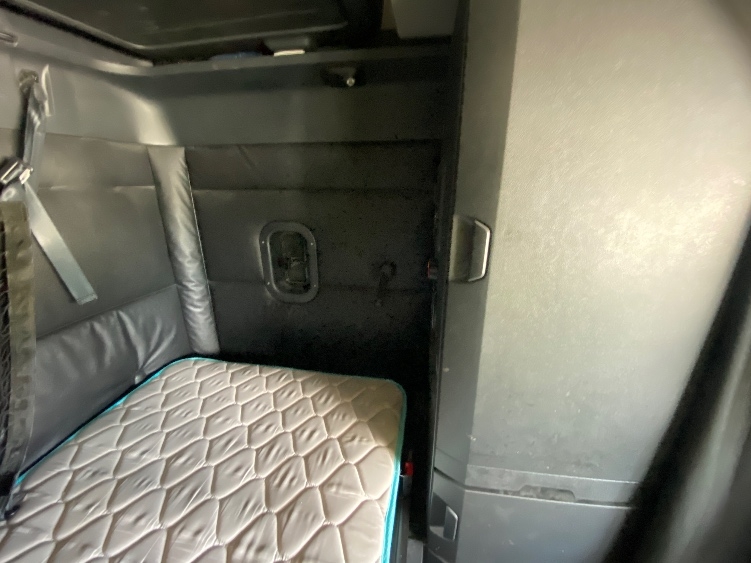 Used 2024 Freightliner Cascadia - photo 20