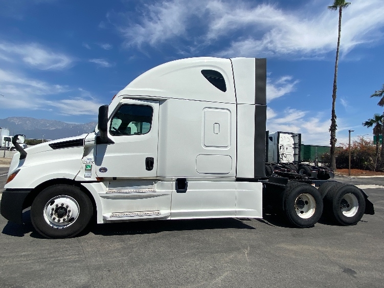 Used 2024 Freightliner Cascadia - photo 6