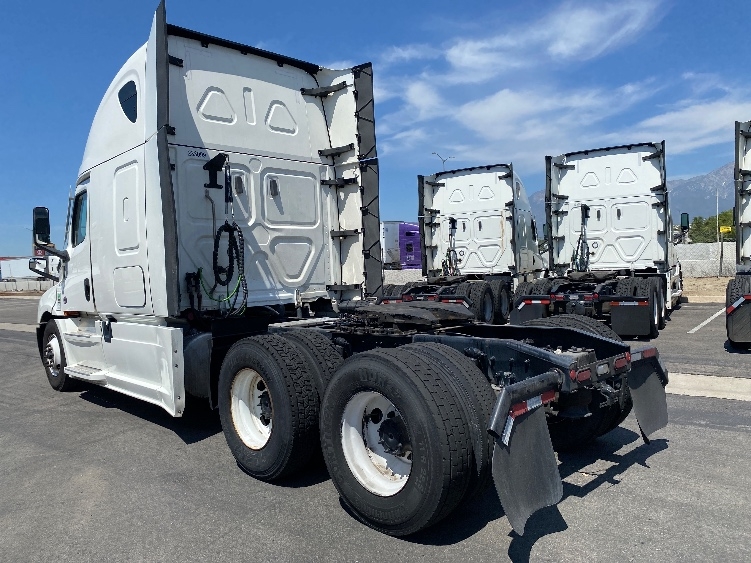 Used 2024 Freightliner Cascadia - photo 7
