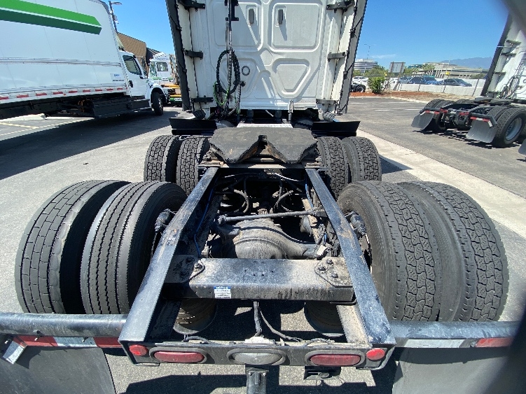 Used 2024 Freightliner Cascadia - photo 8