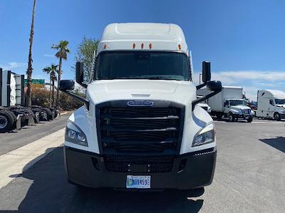 Used 2024 Freightliner Cascadia - photo 2