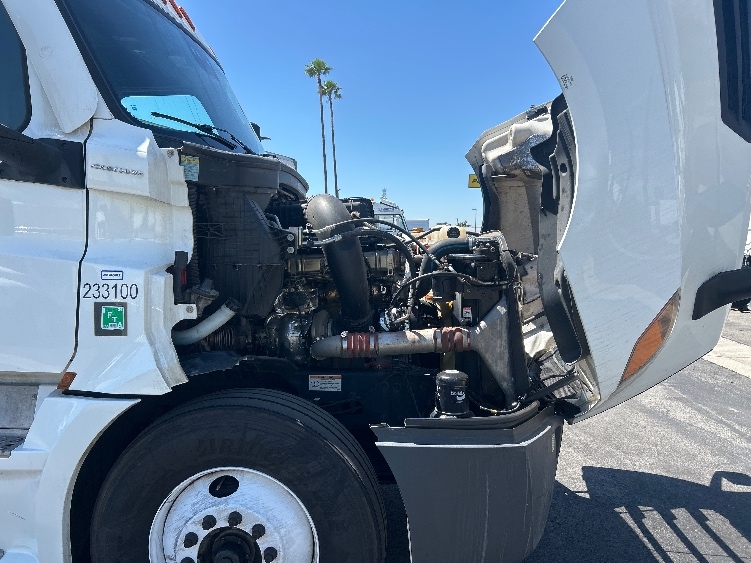 Used 2024 Freightliner Cascadia - photo 22