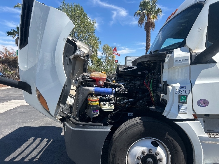 Used 2024 Freightliner Cascadia - photo 23