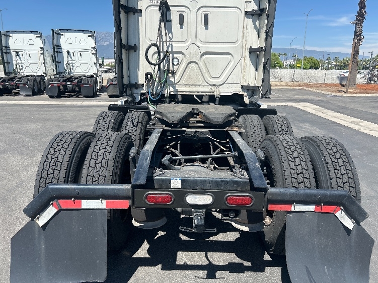 Used 2024 Freightliner Cascadia - photo 8