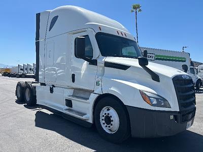 Used 2024 Freightliner Cascadia - photo 1