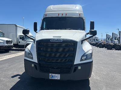 Used 2024 Freightliner Cascadia - photo 2