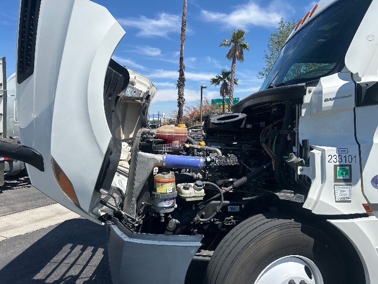 Used 2024 Freightliner Cascadia - photo 23