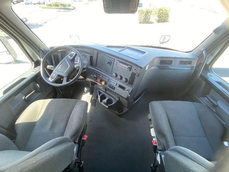 Used 2024 Freightliner Cascadia - photo 14