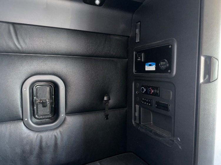 Used 2024 Freightliner Cascadia - photo 20