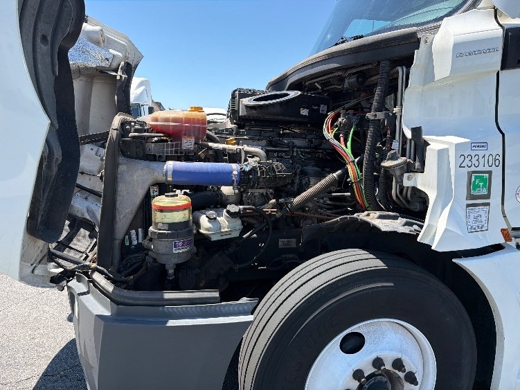 Used 2024 Freightliner Cascadia - photo 23