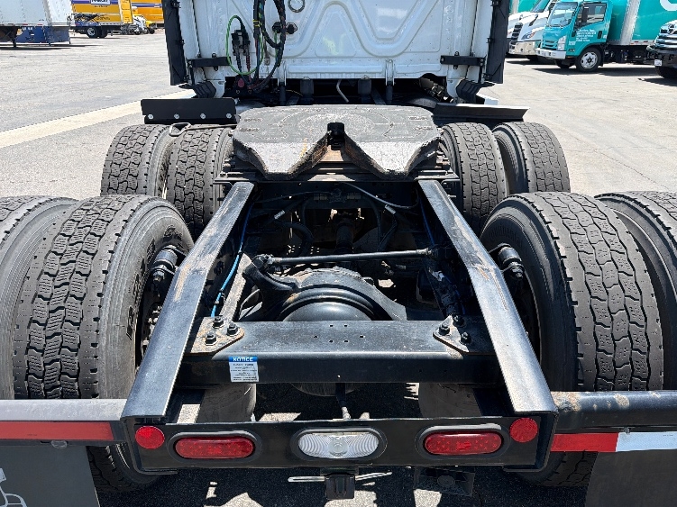 Used 2024 Freightliner Cascadia - photo 8