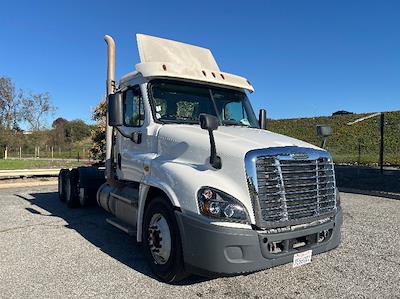 Used 2017 Freightliner Cascadia Detroit DD15AT Semi Truck with Sleeper Cab for sale #233219 - photo 1