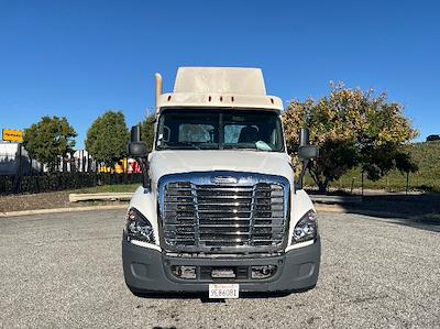 Used 2017 Freightliner Cascadia Detroit DD15AT Semi Truck with Sleeper Cab for sale #233219 - photo 2