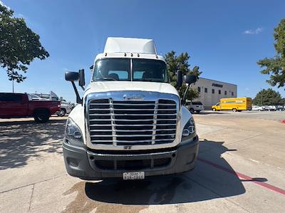 Used 2019 Freightliner Cascadia Detroit DD13 Semi Truck for sale #234122 - photo 2