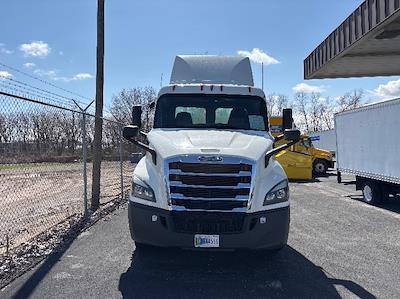 Used 2019 Freightliner Cascadia Detroit DD13 Semi Truck for sale #234140 - photo 2