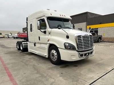 Used 2019 Freightliner Cascadia Detroit DD15AT Semi Truck with Sleeper Cab for sale #235001 - photo 1