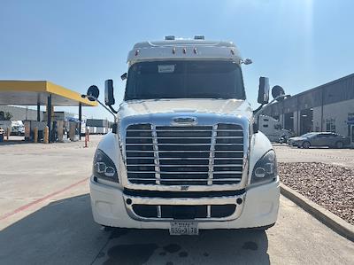 Used 2019 Freightliner Cascadia Detroit DD15AT Semi Truck with Sleeper Cab for sale #235005 - photo 2