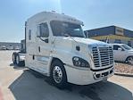 Used 2019 Freightliner Cascadia Detroit DD15AT Semi Truck with Sleeper Cab for sale #235005 - photo 1