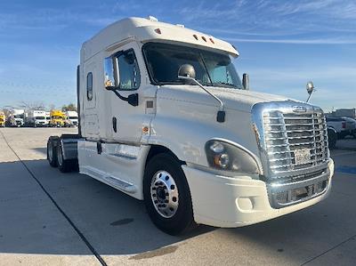 Used 2019 Freightliner Cascadia - photo 1