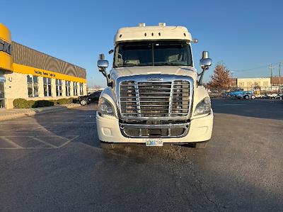 Used 2019 Freightliner Cascadia Detroit DD15AT Semi Truck with Sleeper Cab for sale #235021 - photo 2