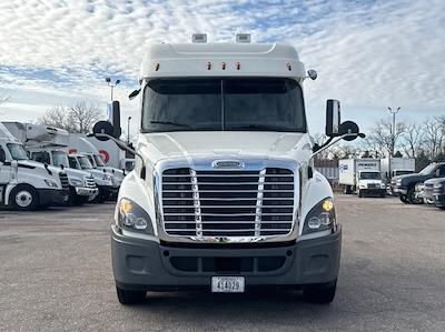 Used 2019 Freightliner Cascadia Detroit DD15AT Semi Truck with Sleeper Cab for sale #235031 - photo 2