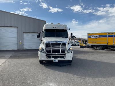 Used 2019 Freightliner Cascadia - photo 1